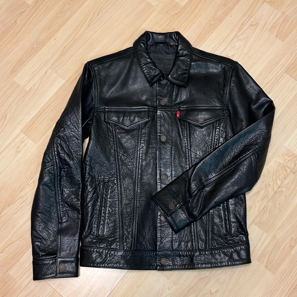 COPY - Levi’s Pebble leather Jean jacket men’s M. small nick in collar